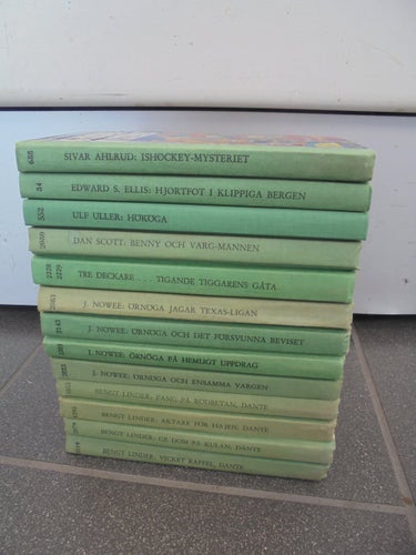 13 Stycken blandade B. Wahlströms ungdomsböcker - Ahlrud/Linder/Nowee/Scott m.m