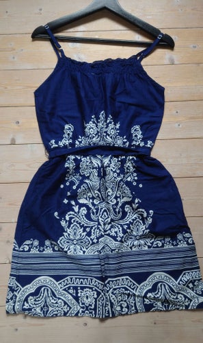 H&M mörkblå klänning, storlek EUR 34