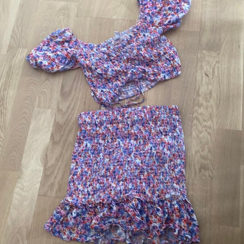 Smockat set med blommig topp och kjol Stl xxs