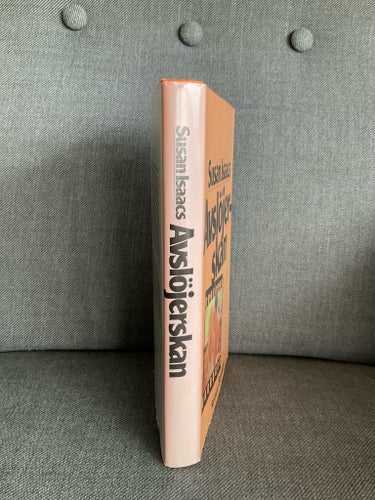 Avslöjerskan av Susan Isaacs, 1988