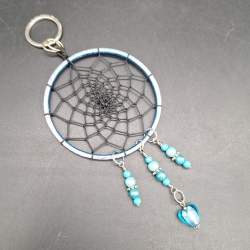 Drömfångare, dreamcatcher, blå, bredd ca 7cm längd totalt ca 16cm