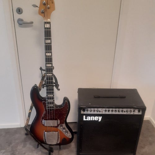Basgitarrpaket med förstärkare, stativ och hardcase
