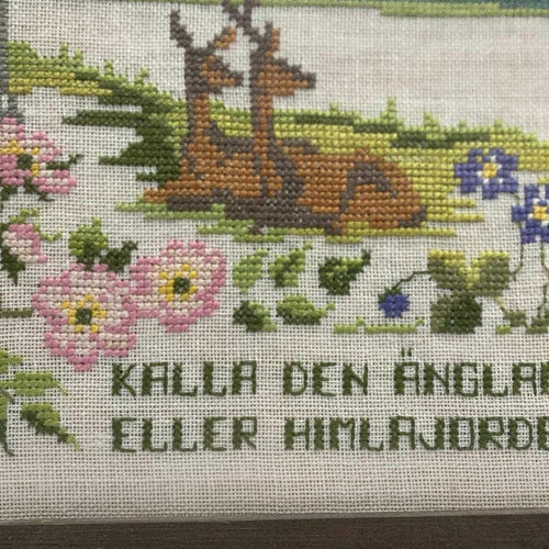 Broderad Tavla Änglamark Djur Blommor Ram 36x44 cm Retro Heminredning