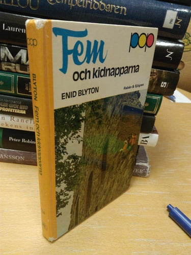 Fem och kidnapparna av Enid Blyton. bok, inbunden. Good plus