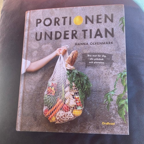 Portionen under tian av Hanna Olvenmark, 2019