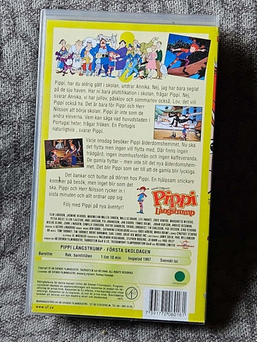 PIPPI LÅNGSTRUMP : FÖRSTA SKOLDAGEN, ,SVENSK TAL - VHS .