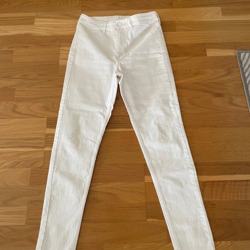Vita Ankellånga jeans 27