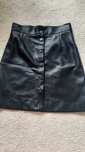 H&M svart kjol, storlek 36