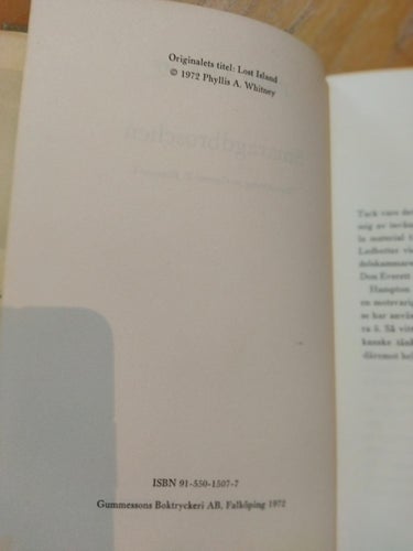 Smaragdbroschen av Phyllis A. Whitney. bok. Very Fine plus