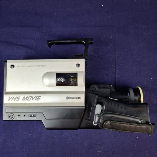 Hitachi VM-200E integrated camera/recorder VHS Movie