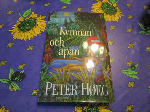 KVINNAN OCH APAN - PETER HÖEG - INBUNDEN BOK