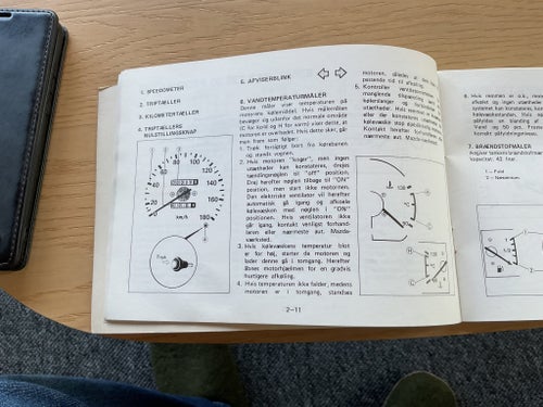 Mazda 323 Instruktionsbok