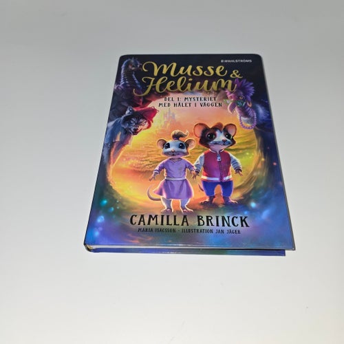 Musse & Helium. Del 1. Mysteriet med hålet i väggen av Camilla Brinck