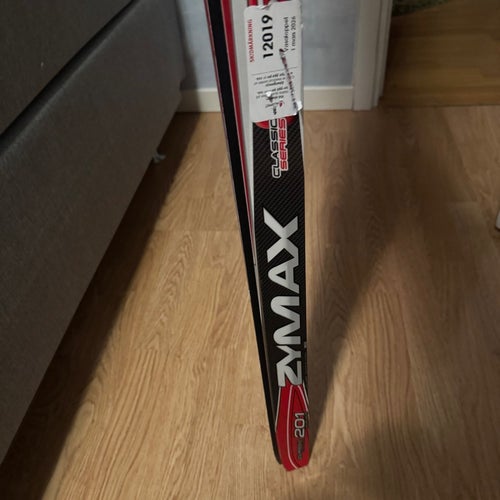 Längdskidpaket: Rossignol Zymax Classic Skidor, Leki Stavar, Fischer Pjäxor