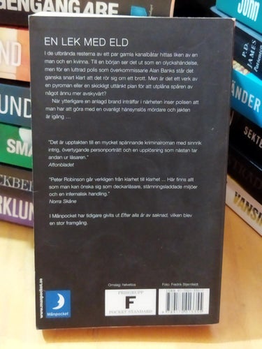 En lek med eld - Peter Robinson. bok, pocket. Fine PLUS