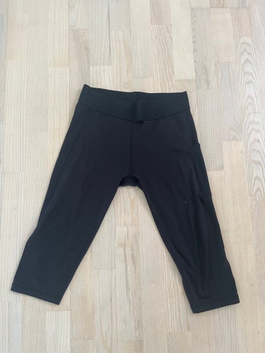 Adidas svarta träningsbyxor, storlek M