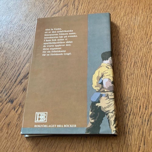 I dimman då sommaren dör av Alex la Guma (1982)