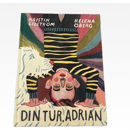 Din tur, Adrian av Helena Öberg och Kristin Lidström, 2015