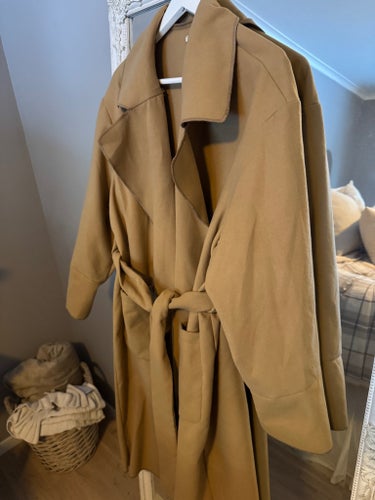 Beige kamelfärgad kappa 42