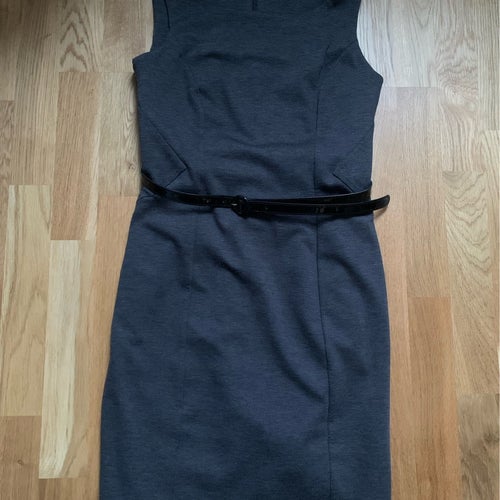 Elegant dress sleeveless size XS