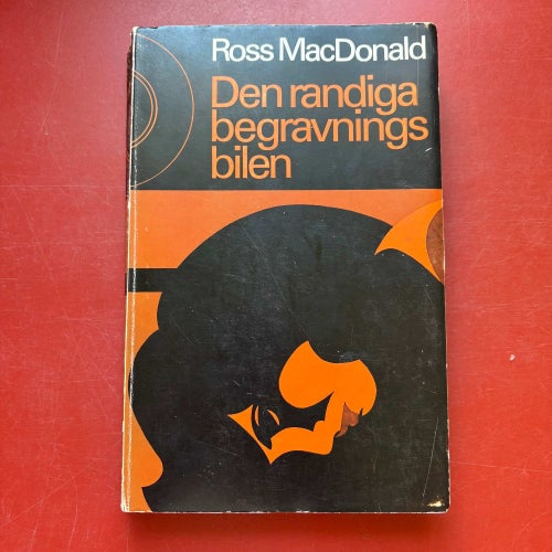 DEN RANDIGA BEGRAVNINGSBILEN av Ross MacDonald 1964