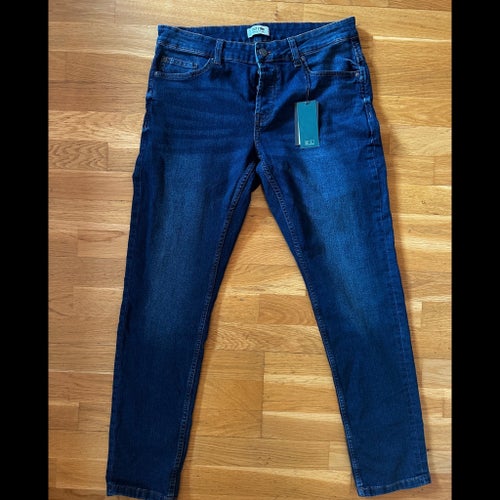 Mörkblå jeans herr, storlek W33 L32 (helt nya)