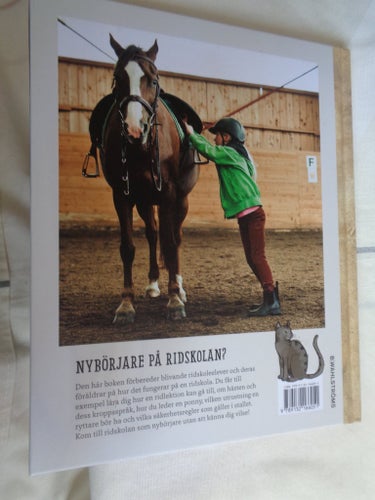 EJ SAMFRAKT. NY BOK Börja rida av Erika Palmquist, 2015 Wahlströms