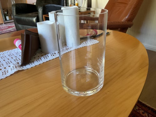 Vacker cylinder glasvas