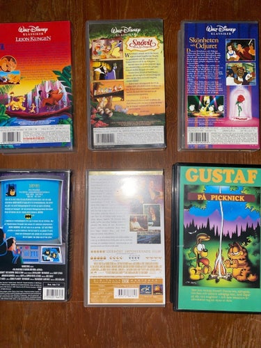 VHS-filmer: Lejonkungen, Snövit, Skönheten och Odjuret, Batman, Titanic, Här