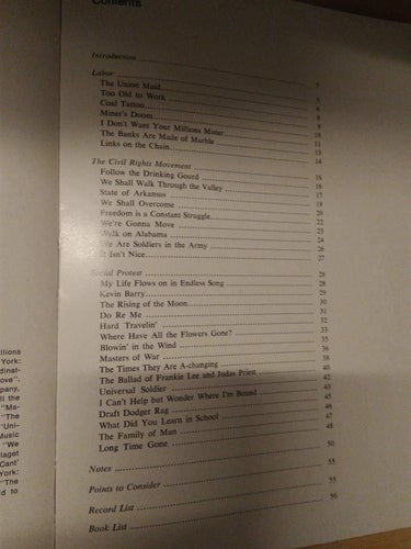 Topics of our time Protest Songs av Peter Levine