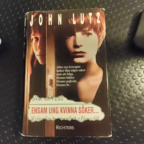 Ensam ung kvinna söker John Lutz