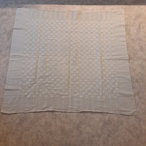 Beige duk med rutigt mönster