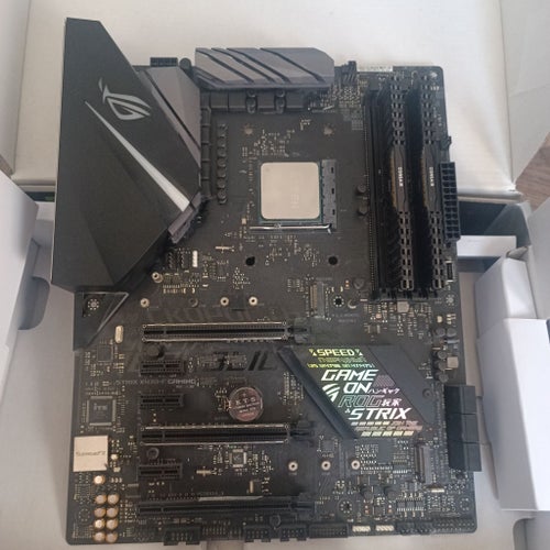 AMD Ryzen 7 5800X CPU och 16GB + Moderkort