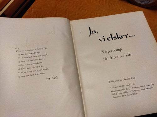 Ja vi elsker... Norges kamp för frihet och rätt Anders Kjä. Bok. Very Fine plus