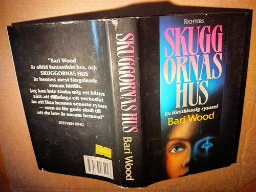 Skuggornas hus av Bari Wood. Very Fine