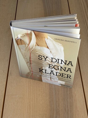 Sy dina egna kläder av Sandra Bardwell