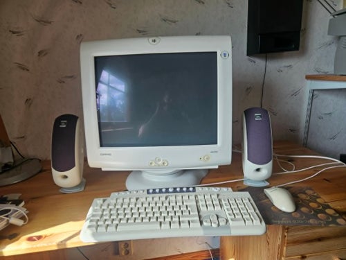 Retro Compaq Presario 7000 Series Stationär Dator med Tillbehör