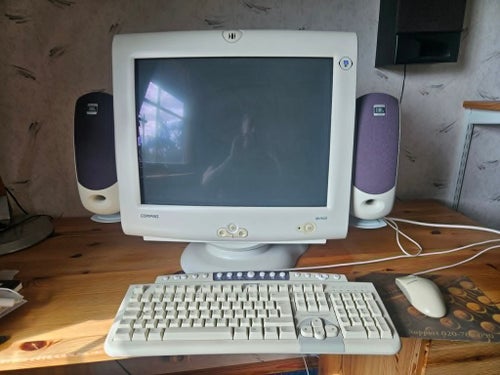 Retro Compaq Presario 7000 Series Stationär Dator med Tillbehör