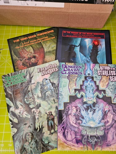 Dungeon Crawl Classics (DCC RPG) 4st äventyrs samlingar.