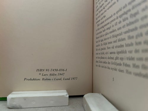 Fångnas glädje av Lars Ahlin, bok, Very good plus