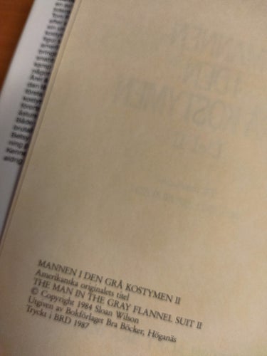 Mannen i den grå kostymen Del 2 av Sloan Wilson. Bok. Very Fine Plus