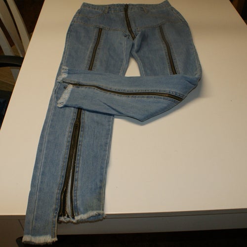 Shascullfites Blå jeans med dragkedjor storlek L/40 Oanvända
