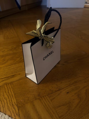 4 mindre Chanel påsar