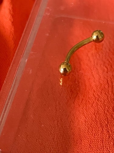 Prisförslag- 1 st Guldig piercing