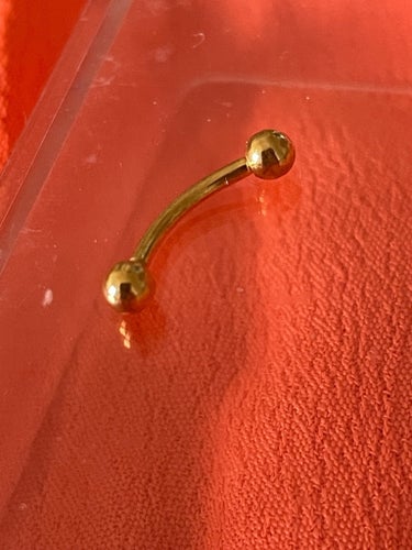 Prisförslag- 1 st Guldig piercing