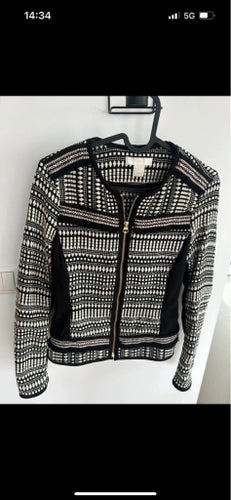 H&M svart, vit jacka, storlek 36