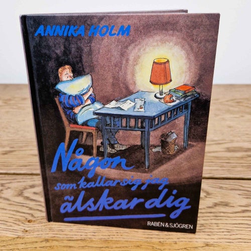 Någon som kallar sig jag älskar dig - Annika Holm - Hardcover Youth Novel