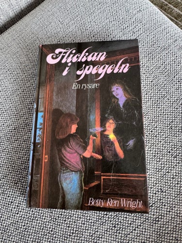 Flickan i spegeln av Betty Ren Wright, 1989