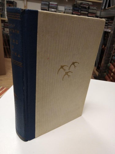 Kring en kvinna - Gustaf Hellström. bok, inbunden. Very Fine