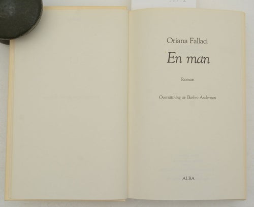 En man : roman / Oriana Fallaci